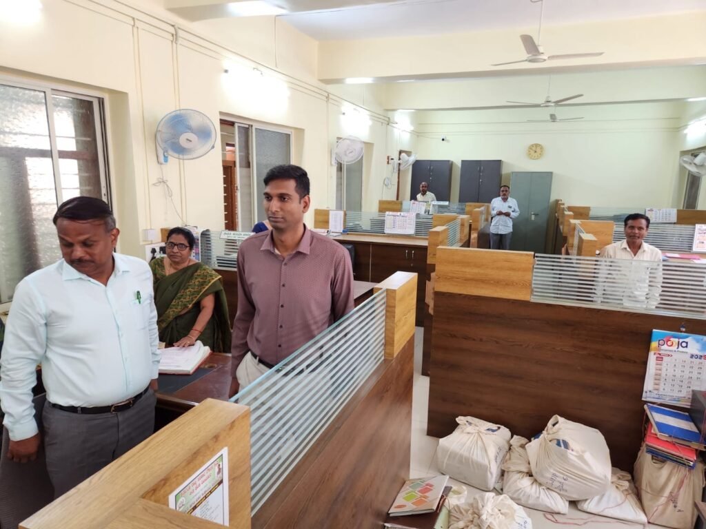 ನಿಗದಿತ ಸಮಯಕ್ಕೆ ಕಚೇರಿಯಲ್ಲಿರಲು ಜಿಲ್ಲಾಧಿಕಾರಿ‌ ಖಡಕ್ ಸೂಚನೆ:ಜಿಲ್ಲೆಯಲ್ಲಿ ತಾಪಮಾನ ಹಿನ್ನೆಲೆ ಬದಲಾದ ಸರ್ಕಾರಿ ಕಚೇರಿ ಸಮಯ